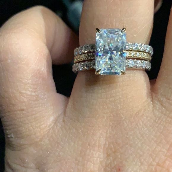 The Radiant Hidden Halo Pavé 3 pcs wedding set band and engagement ring - Picture 2 of 7